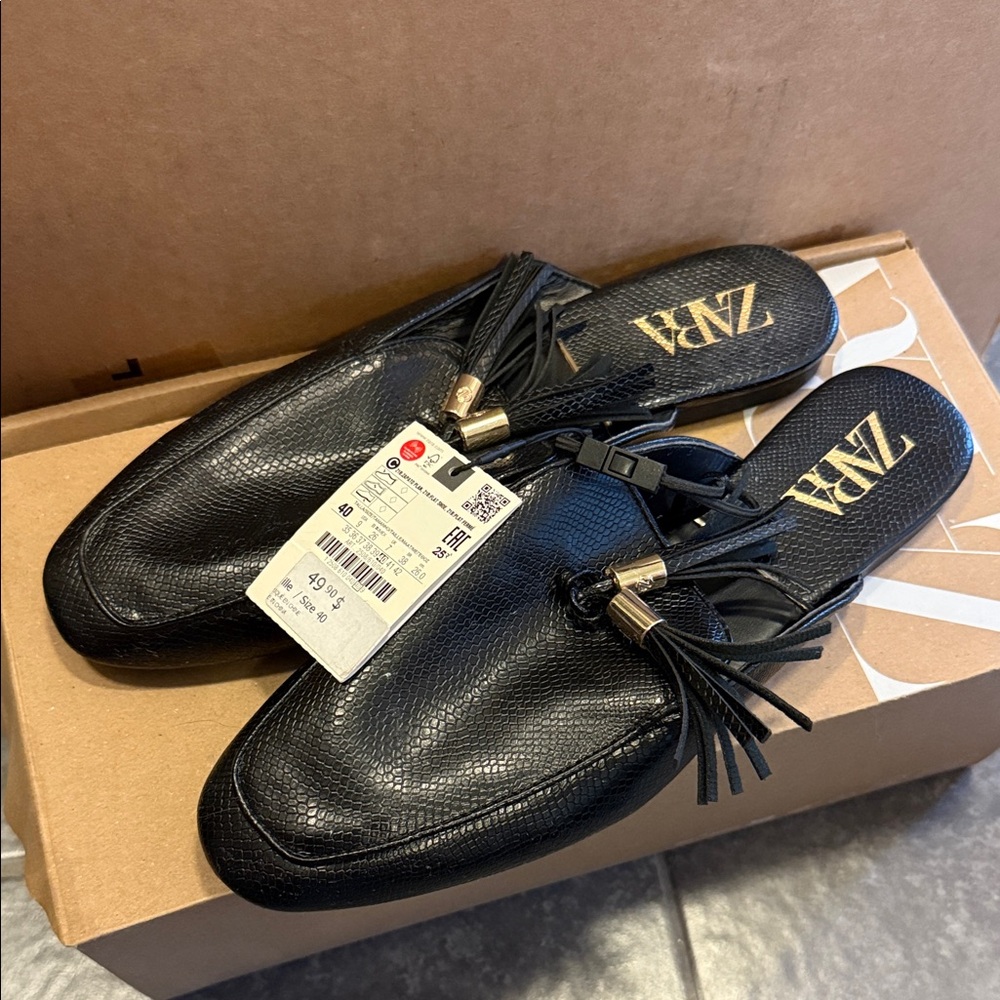 Zara Black Textured Men's Slip-On Loafers